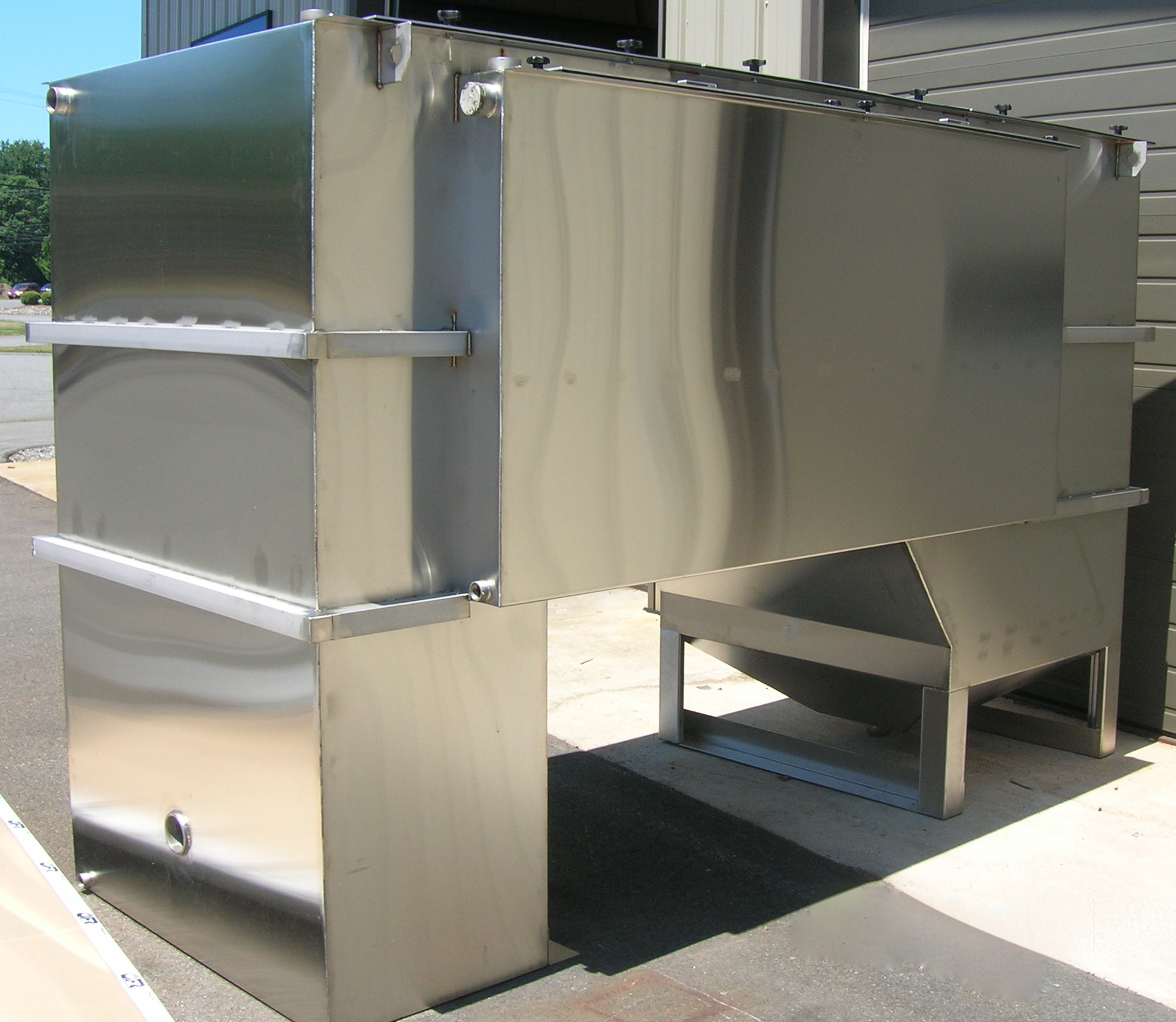 Oil and Solids Water Separation Unit