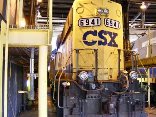 Locomotive train washing bay systems
