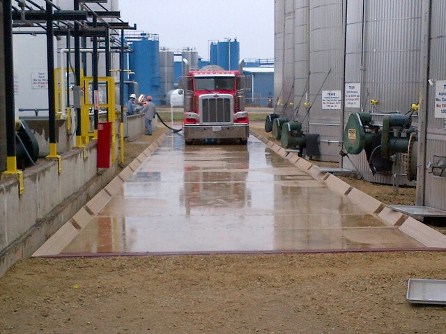 truck-entering-wash-bay-containment-pads.jpg