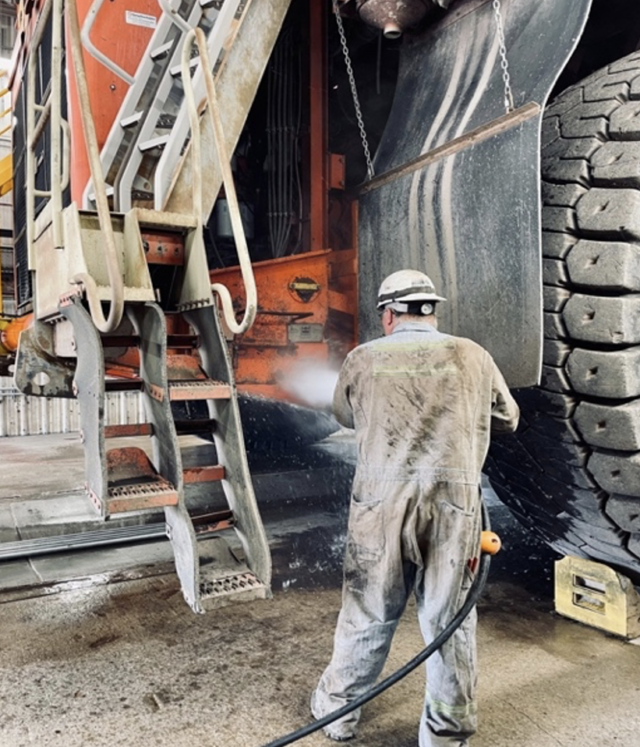 haul truck pressure washing